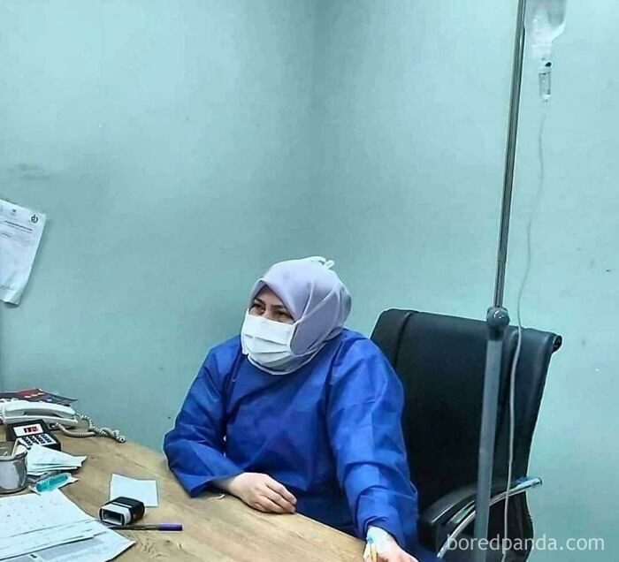 33. Hats Off To Iranian Doctor Shirin Rouhani Who Passed Away Due To Coronavirus. Due To Lack Of Medical Staff, She Kept Treating Coronavirus Patients Till Her Last Breath. Look Closely, She Herself Is On The IV While Treating Patients. You Will Be Remembered, Shirin! Rest In Peace