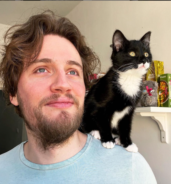 This is Jaap, Sammy's dad. He loves being on his shoulder, as it gives him a better view.