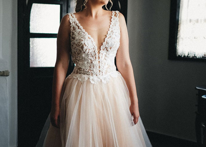 Man Asked His Girlfriend To Change Her Wedding Outfit and She Starts an Argument