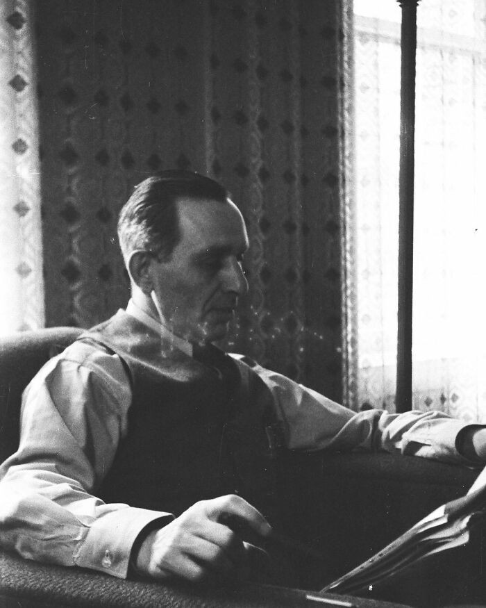 The most important clue in identifying a person was the Wesleyan Swimming sweatshirt.