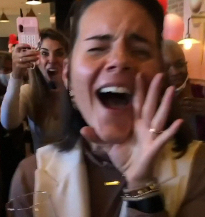 The loud cheerful noises...