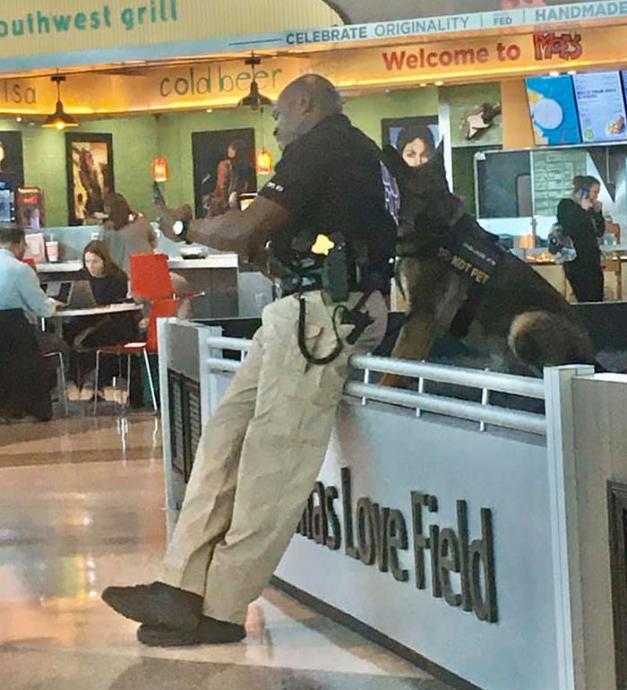 A woman noticed a police officer taking selfies with his service dog and shared it on Facebook