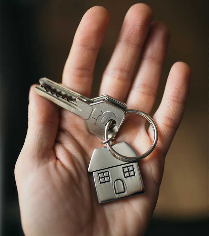 A woman gives her nosey mother-in-law a fake key to their house. She doesn't believe that the mother-in-law will only use it for emergency purposes.
