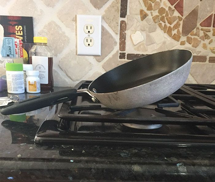 The handle is heavier than the pan.