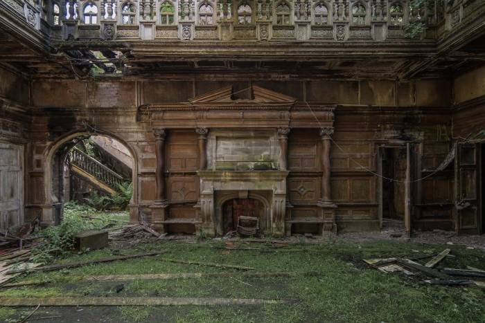 Photographer Depicts Hauntingly Beautiful Abandoned Britain