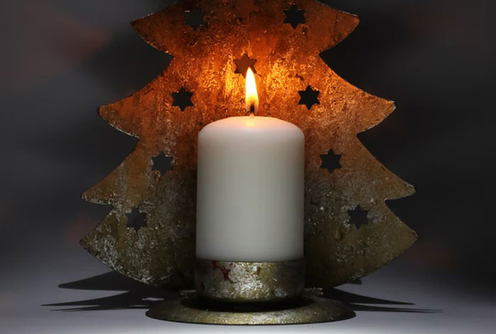 This redditor does something silly by changing his mother-in-laws candle from Noel to El No.