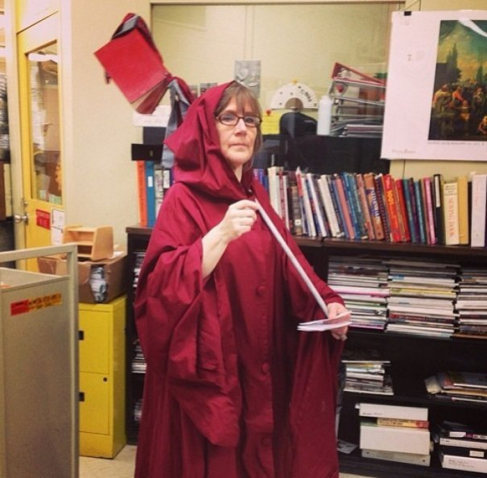 “Every Year My School’s Librarian Dresses Up As A Book Reaper To Collect Overdue Books”