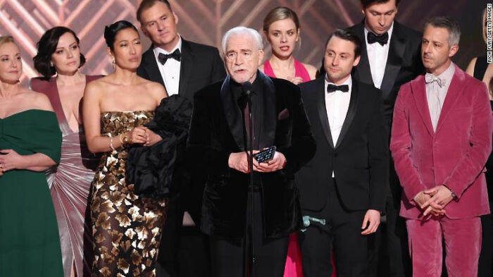 43. SAG Awards attendees stand with Ukraine