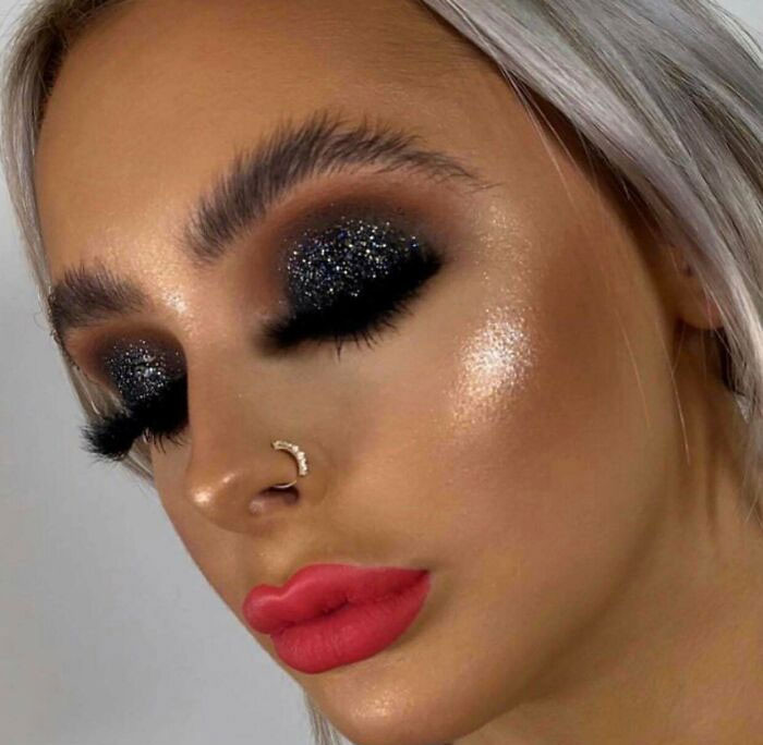 38. The Brows And The Shade Of The Foundation Is Awful And It Looks Like A Mess. She Looks Like She Was Slapped With Mud And Her Makeup Was Done By Krusty The Clown