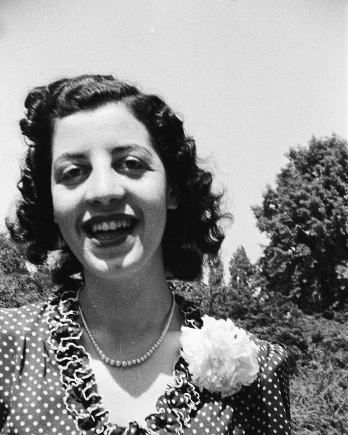 One of the followers succeeded in identifying one person from the photo.