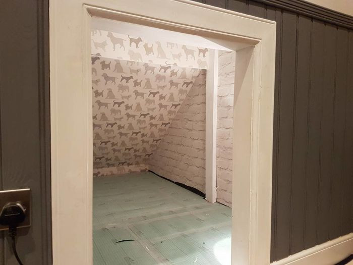 7. Look at that wallpaper!