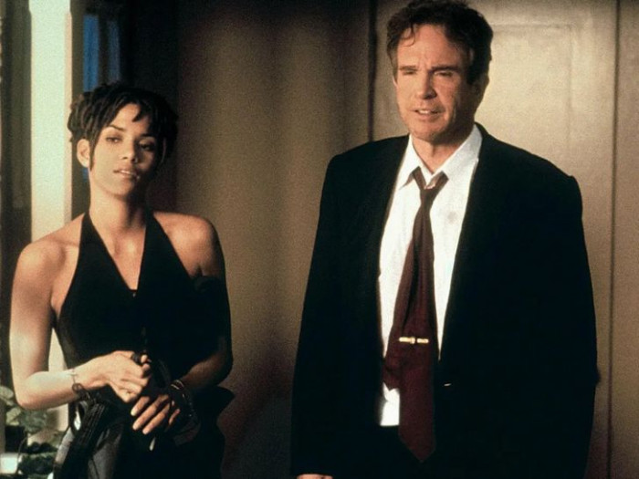 17. Warren Beatty (61 Years Old) and Halle Berry (31 Years Old) in 