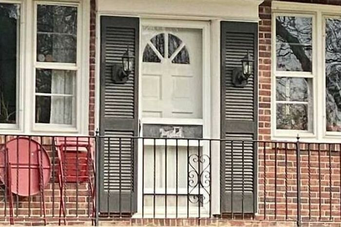 Look at those shutters.