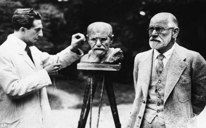 Neurologist Sigmund Freud pictured here getting a sculpture made of his head