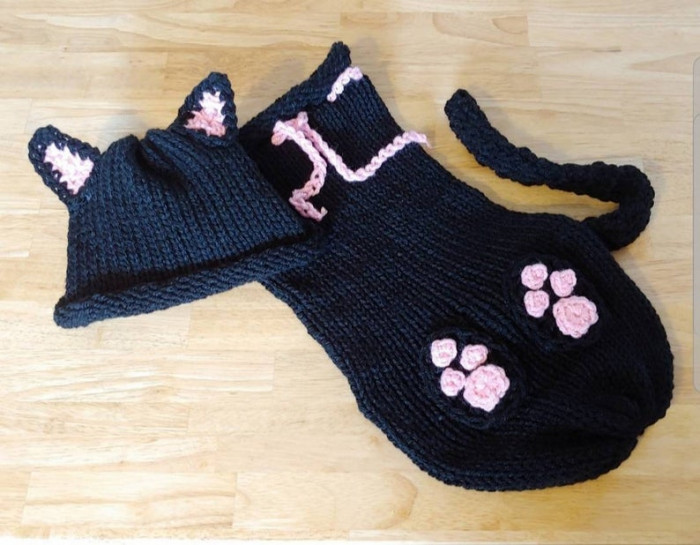 This is the crocheted cat cocoon, which you can get in various colors and shapes