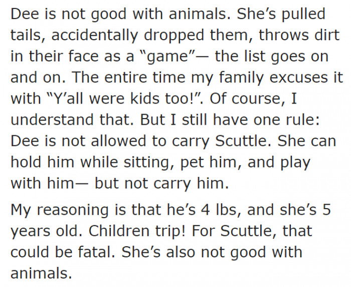 But her little sister doesn't know how to treat dogs gently.