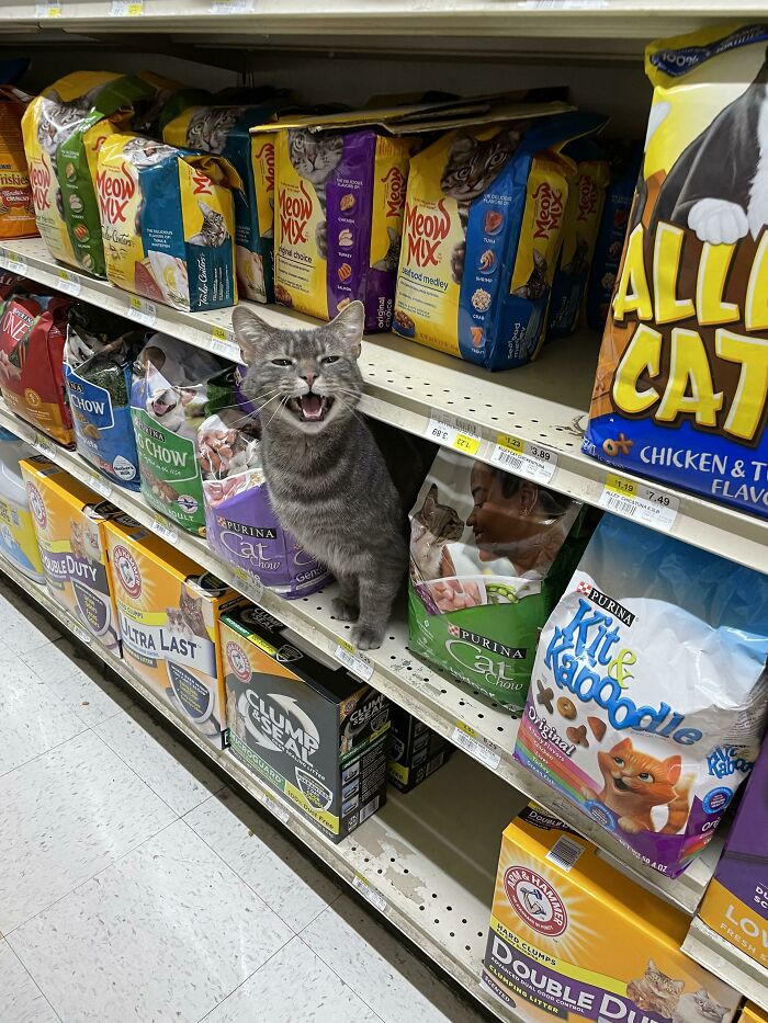 25. Random girl yells at a buyer.