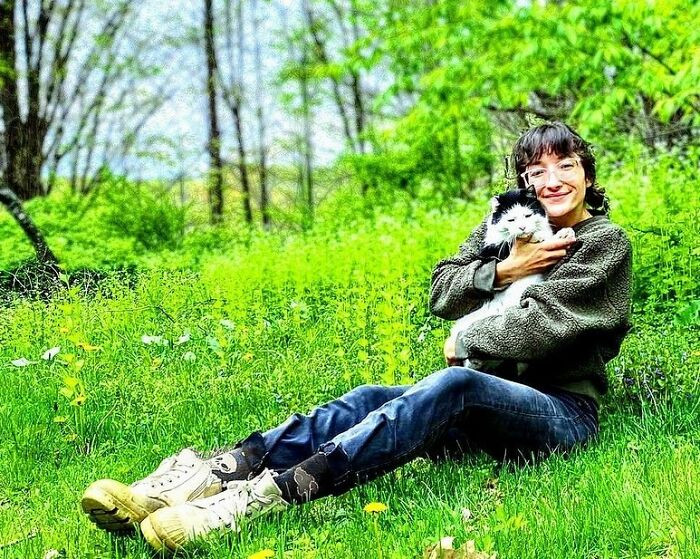 Toup's story showcases the deep connection that can develop between humans and wild animals and also serves as motivation to rescue other stray felines.