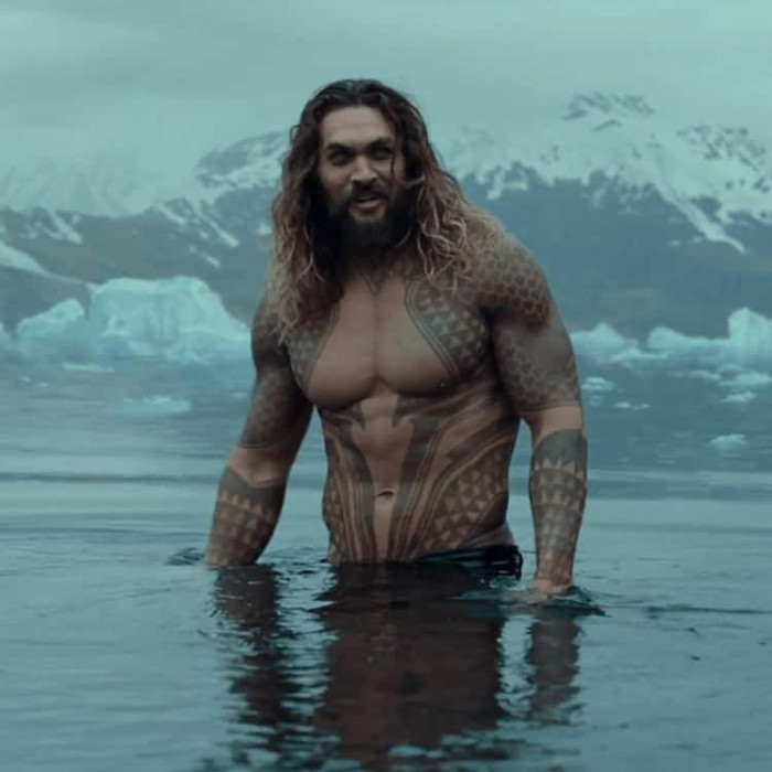 Jason Momoa's genuine kindness shines as he goes out of his way to help a fan
