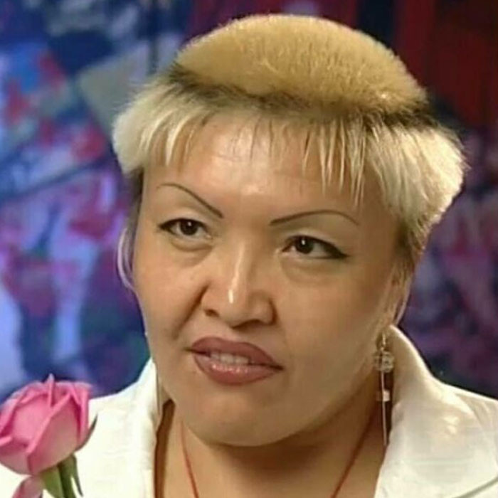20. Me: I love sunflowers. Stylist: Say no more.