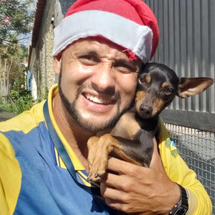 1. Proof that the holiday spirit fits perfectly in one arm.