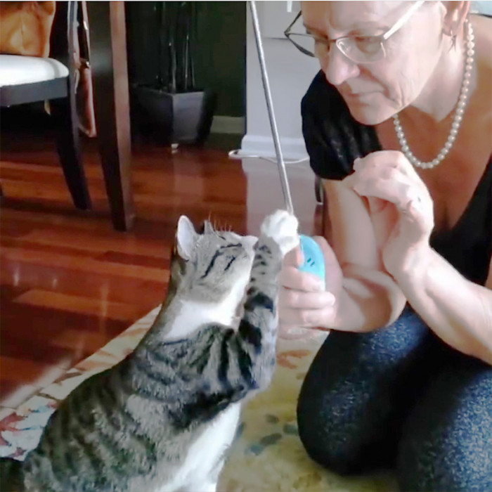 Jill does High Five with Carin