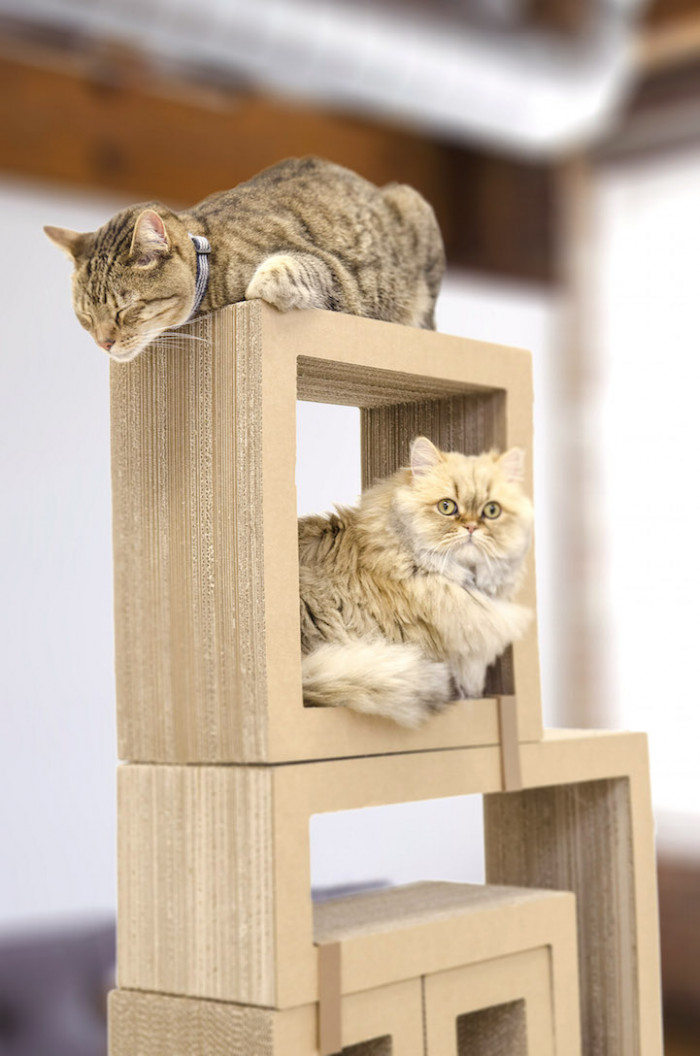 The segments can be secured with clips and are very sturdy