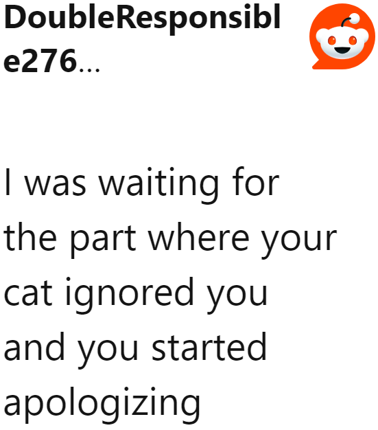 Redditors know who's the real boss here. (Yep, it's the chonky girl.)