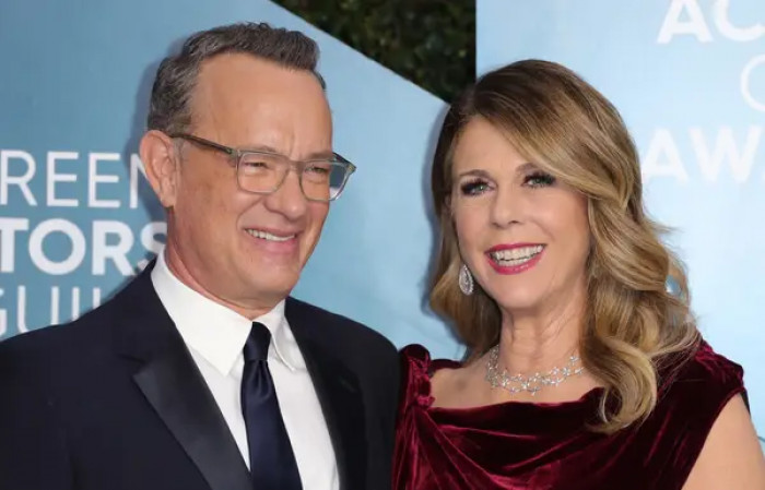 10. Tom Hanks and Rita Wilson were brother and sister in Sleepless in Seattle five years after they got married in 1988.