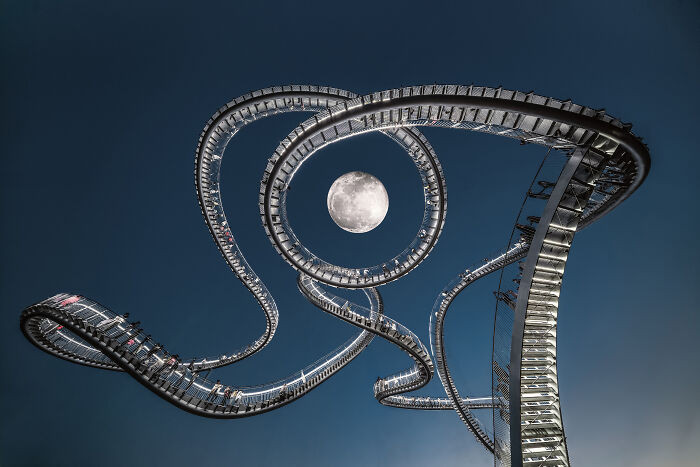 “Moonwalk” By Gil Young Pyo