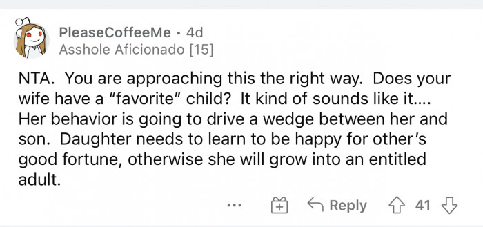 People are also suggesting that the mom have a favorite child, which very much may be the case.