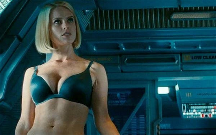 15. The sequence in Star Trek: Into Darkness where Carol is shown in her underpants is unnecessary.