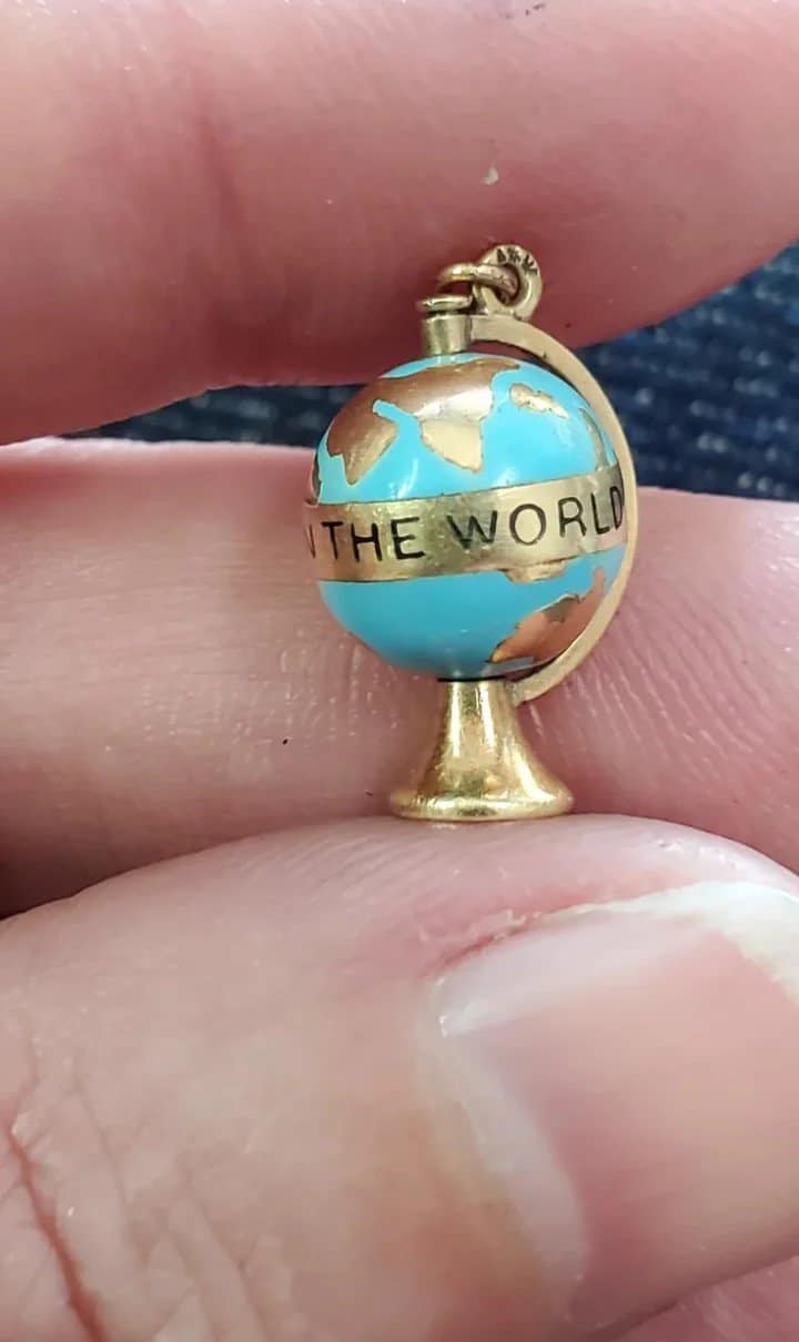 3. “Globe for ants.”