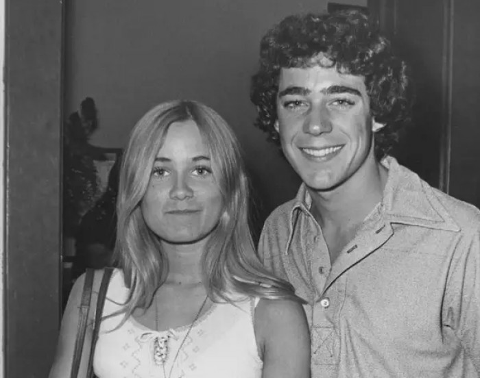 11. Maureen McCormick and Barry Williams played sister and brother (Marcia and Greg Brady) on The Brady Bunch. They then dated for a bit in real life, and Barry was actually Maureen's first kiss!