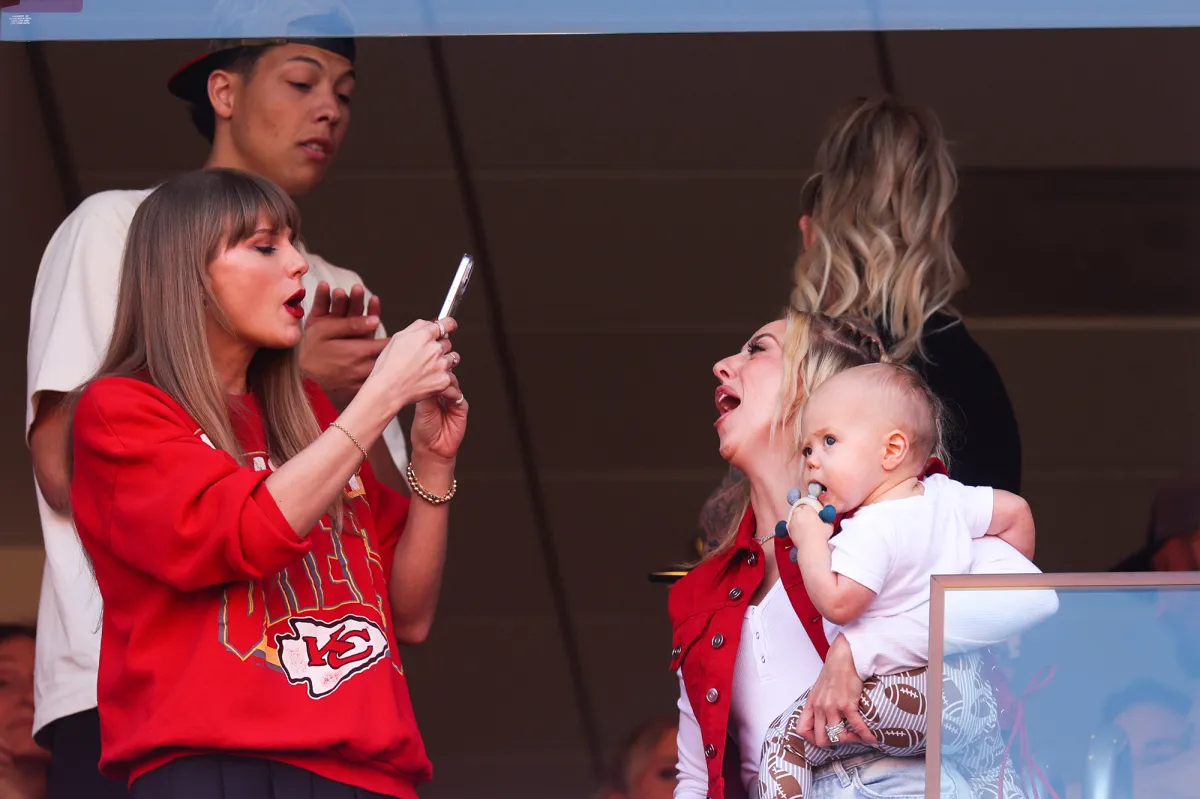 Swift, teaming up with the Mahomes