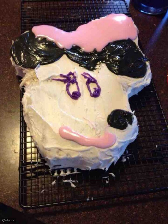 18. I ordered for a Minnie Mouse Cake and it's clearly a fail