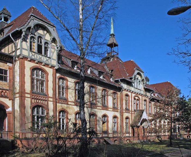 Today, the Beelitz-Heilstätten hospital complex stands in eerie abandonment. Initially established in 1916 as a military hospital under the administration of the Imperial German Army, it holds historical significance as the site where a youthful Adolf Hitler recovered from a leg injury sustained during the tumult of the Battle of the Somme in the First World War.