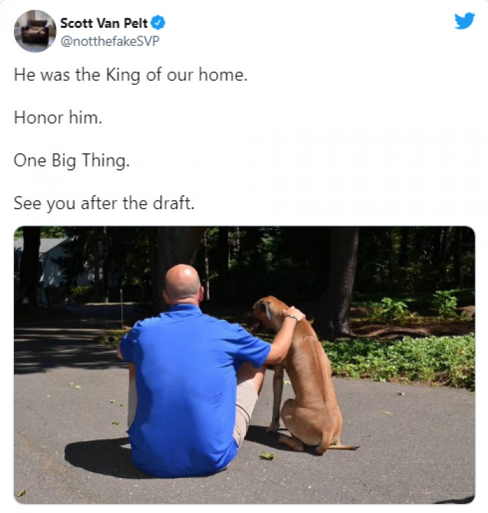 ESPN sports journalist Scott Van Pelt deviated from the normal schedule of his show to disclose a serious matter that made him emotional