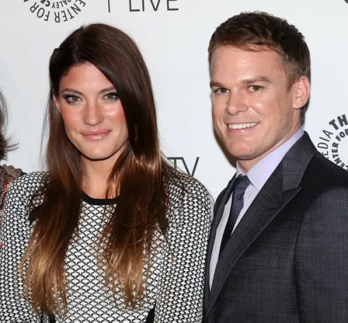 19. Jennifer Carpenter and Michael C. Hall played siiblings on Dexter, got married in 2008, divorced two years later. They still had to continue playing the roles until 2013, and when they returned for the 2021 revival.