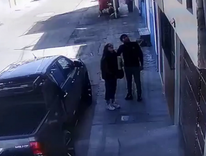 When Mina caught sight of her human from the balcony, she was excited, and somehow she lost her balance and fell.